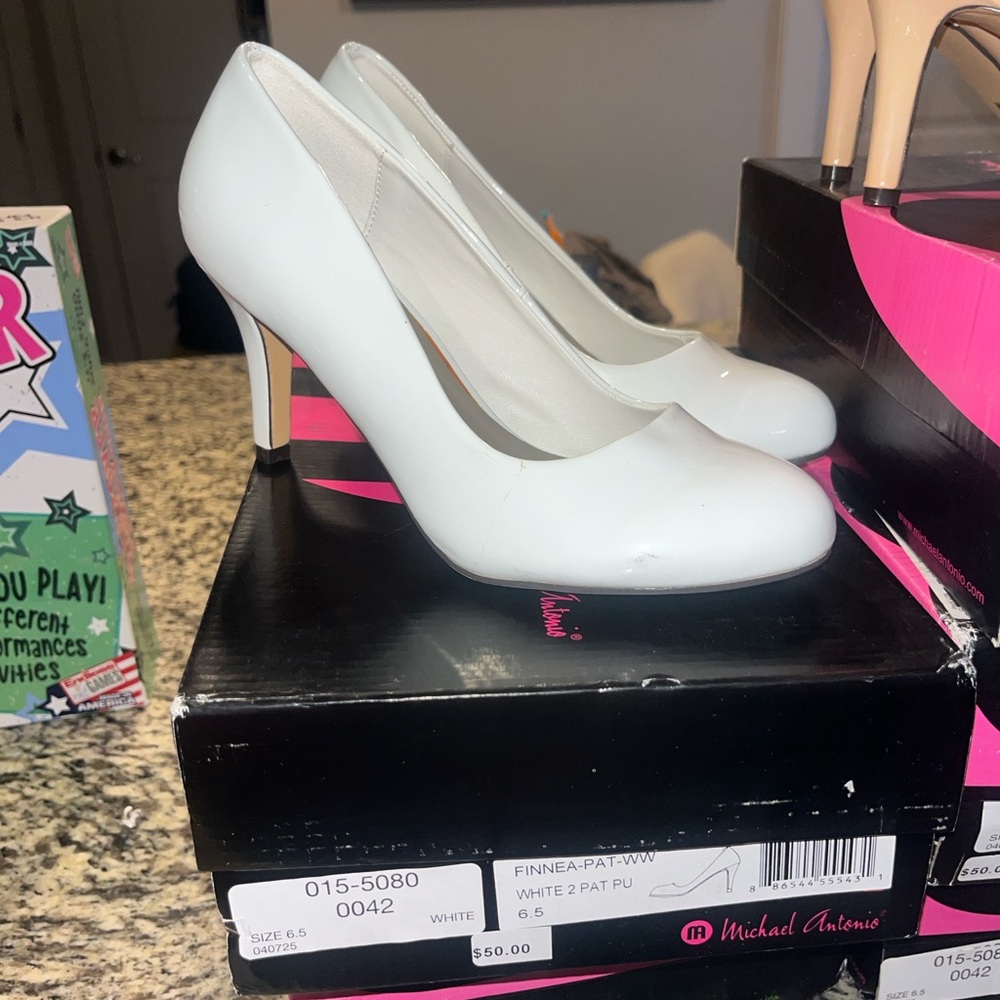 🐰🐰Easter Shoes🐰🐰
««New In Box»»

Michael Antonio Classic White Heels